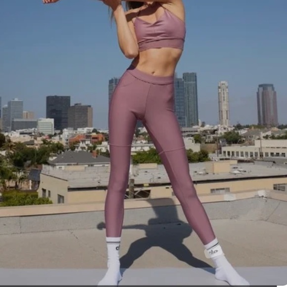 Alo Yoga - High Waist 4 Pocket Utility Legging (Navy Blue) - Picture 3 of 15